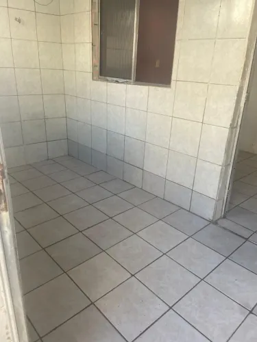 Casa em Afogados, terraço, sala, cozinha, dois quartos e banheiro social.