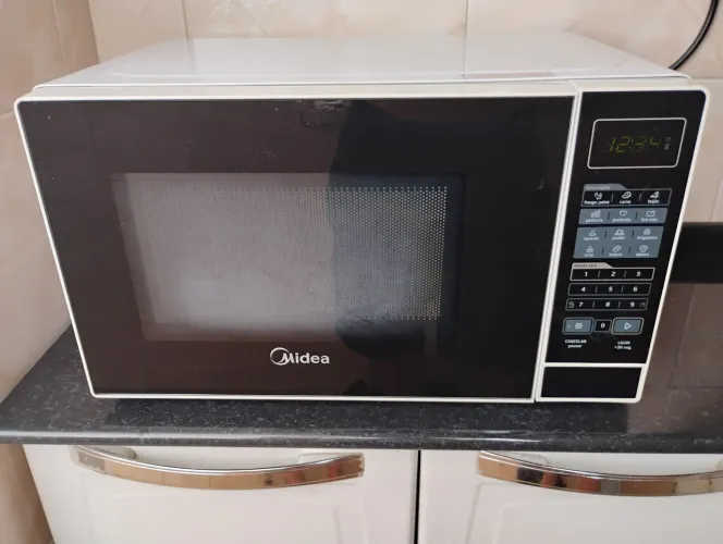 Microondas Midea 20L 