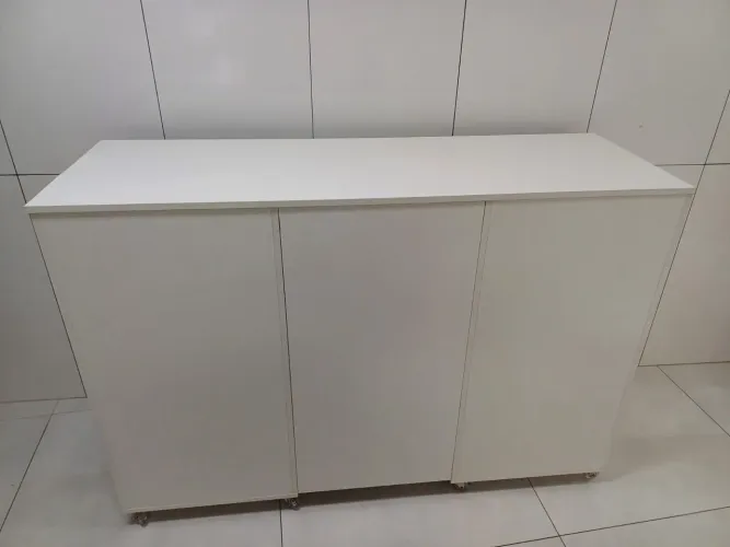 Balcão recepção, caixa MDF 1.47m com rodinhas em gel e com nichos