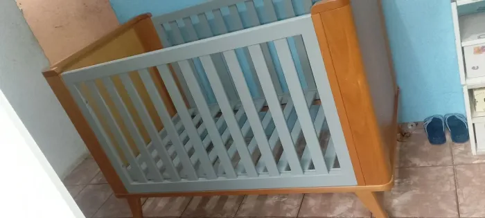 Berço cor madeirado