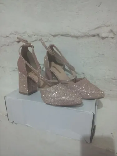 Sapato scarpin bege brilhoso N°35
