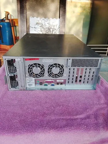 Servidor Supermicro 2U Xeon E5-2673 V3 (12 núcleos) 32GB RAM LSI 1TB