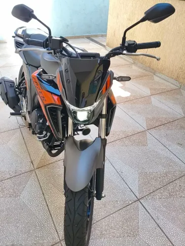 Fazer 250 cinza