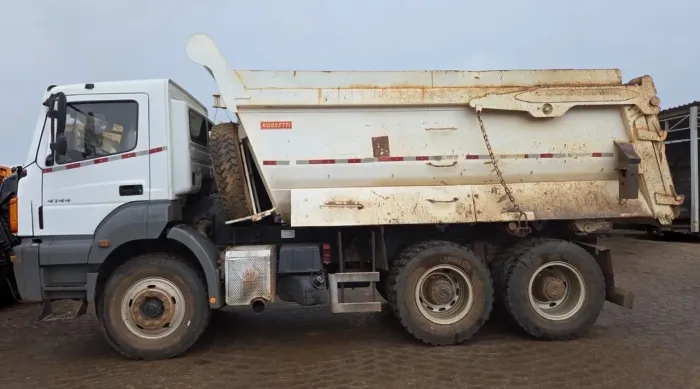 MB Axor 4144 ano 2019, 6x4, com caçamba Rossetti meia cana de 16 ?, automático, em MG