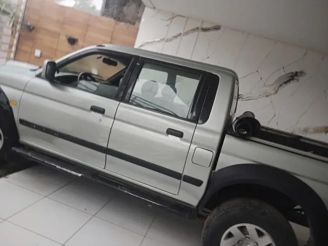Mitsubishi L200 GLS 2.5 4X4 CD Diesel 2005