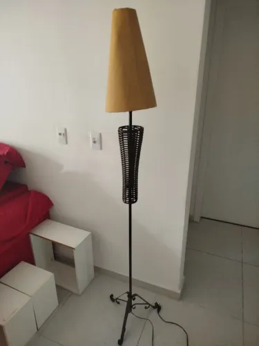 Luminária de chão