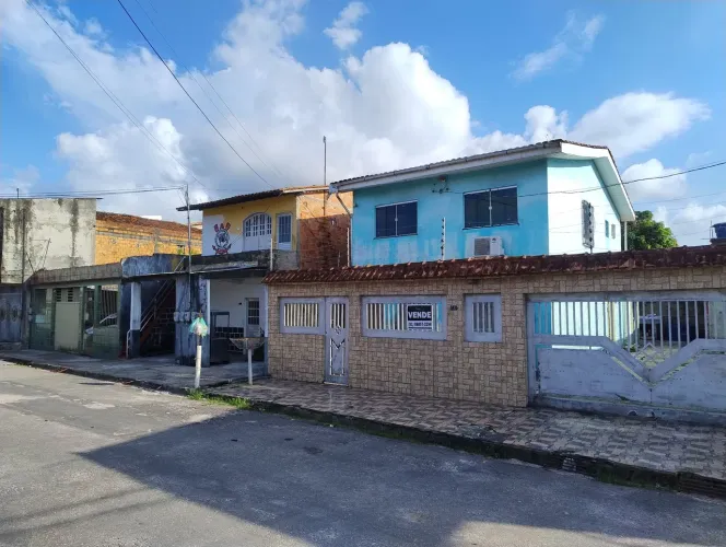 VENDO - Casa com 4 Dormitórios R$ 250 Mil 