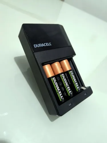 Carregador de Pilhas Duracell