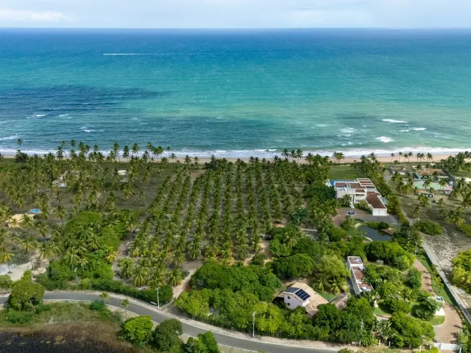 Terreno à beira-mar com 100 m de praia, condomínio Busca Vida, Bahia
