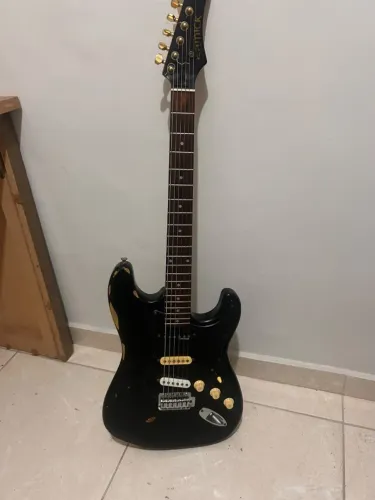 Guitarra Strato Modificada