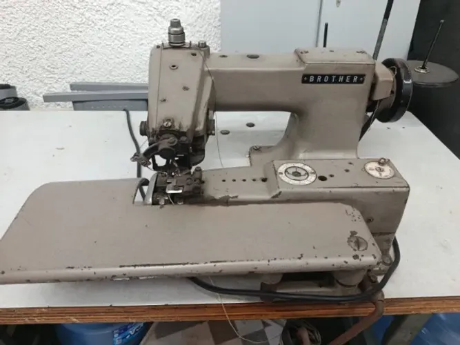 Máquina de costura Brother B931 ponto invisível