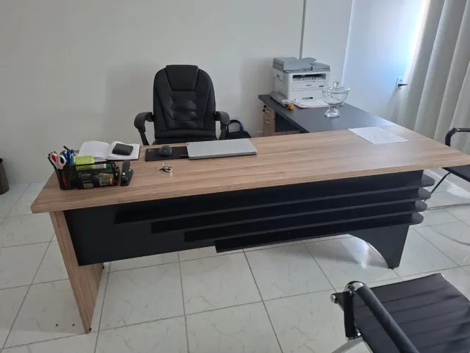 Mesa escritório em L
