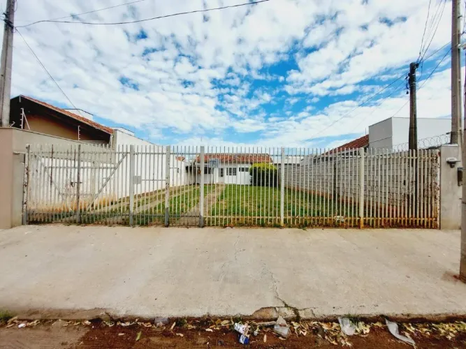 Casa para Aluguel em Marília/SP 2 Quartos 1 Banheiro 3 Vagas