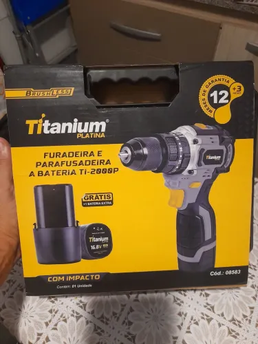 Furadeira e parafusadeira com impacto titanium platina
