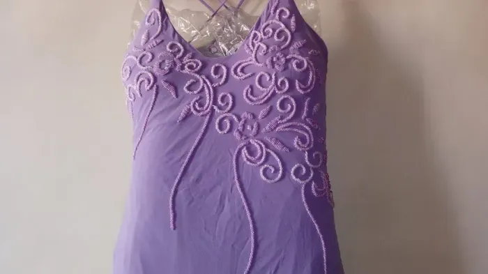 Vestido de festa com decote nas costas e echarpe (lilás) - Tamanho 40
