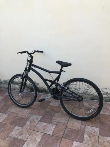 Bicicleta aro 26 com suspensão e amortecedor