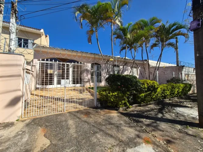 Casa à venda em Sorocaba-SP, Jardim Simus - 2 quartos, 2 salas, 2 banheiros, 3 vagas de ga