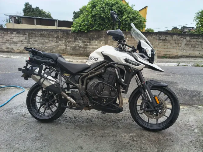 Triumph Tiger 1200 xr 31.800 kms rodados,toda revisada,chave reserva e manual