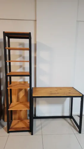 Conjunto de estante, mesa e prateleira