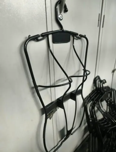 Cabides meio corpo 