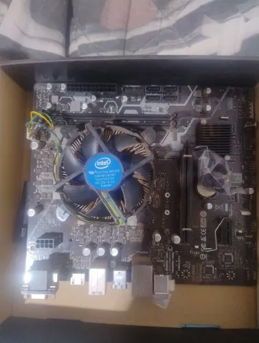 Vende-se i3-10100F com 4 anos de uso junto de placa mãe 