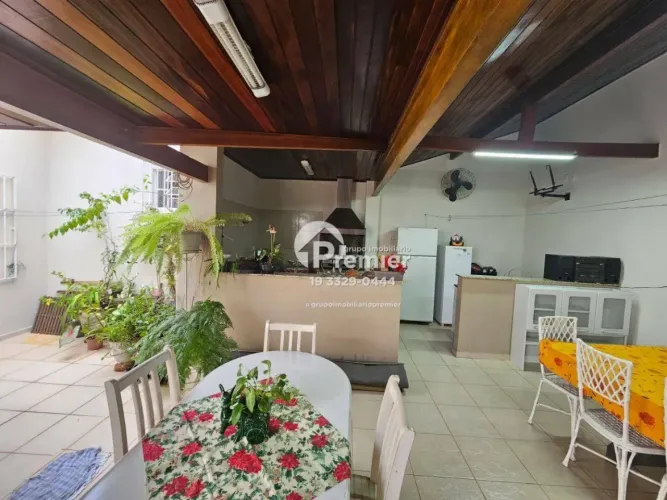 Casa Espaçosa com Edícula na Vila Maria Helena