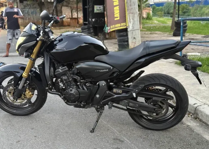Vendo Hornet toda original impecável,sou segundo dono da moto,manual e chave reserva 