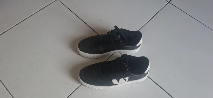 Sapatenis preto/ branco 37