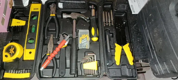 Kit de ferramentas e parafusadeira