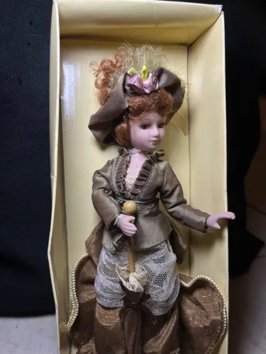 Boneca Dama de Época - Porcelana