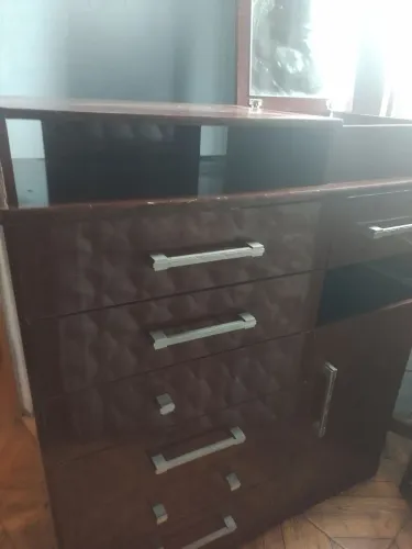 Escrivaninha e penteadeira ..ideal para organizar suas blusas