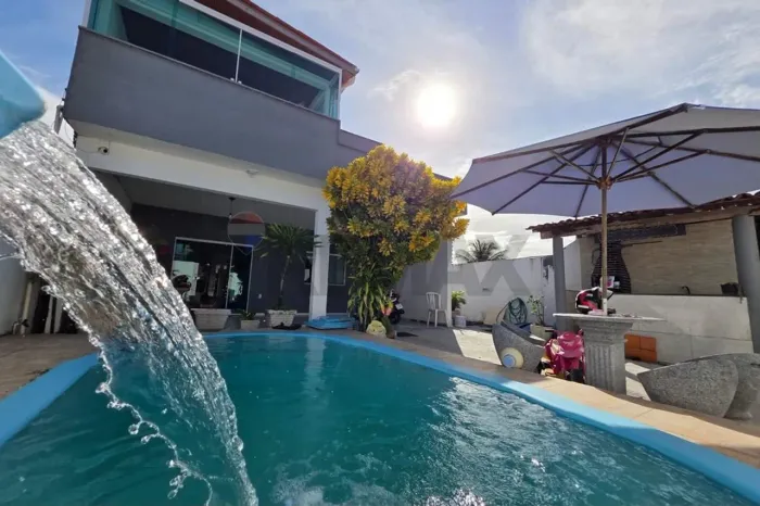 Duplex com 5 quartos, sendo 2 suítes à venda na Massagueirinha/AL, R$ 410.000,00