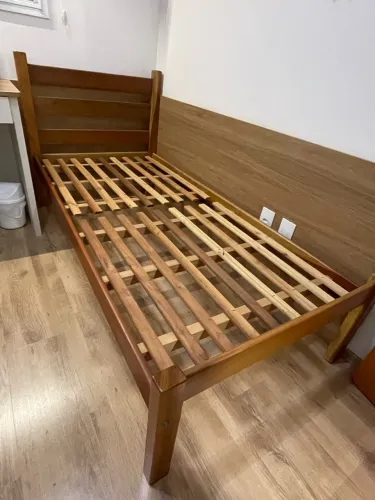 Cama de Solteiro em Madeira Maciça (1,88 x 0,88 m) - Completa e Resistente