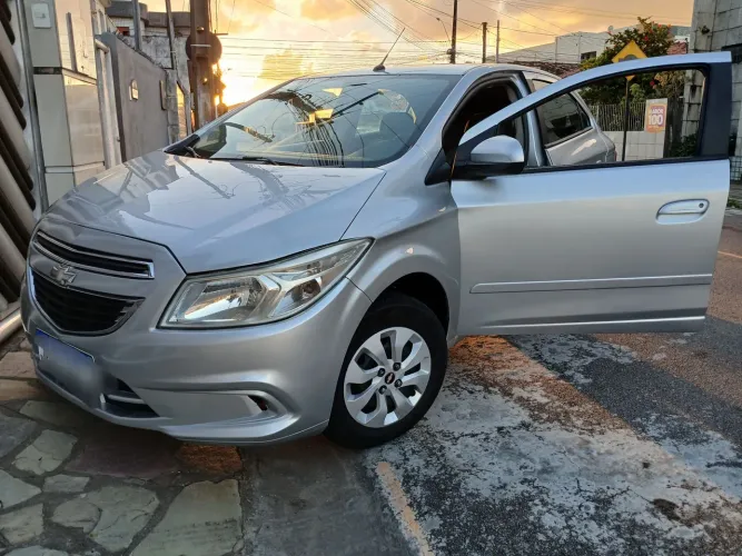 Chevrolet Onix Hatch LT 1.0 8V Flexpower 5P Mec. 2015