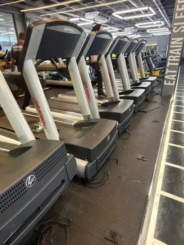 Esteiras Life Fitness a venda Tio d linha