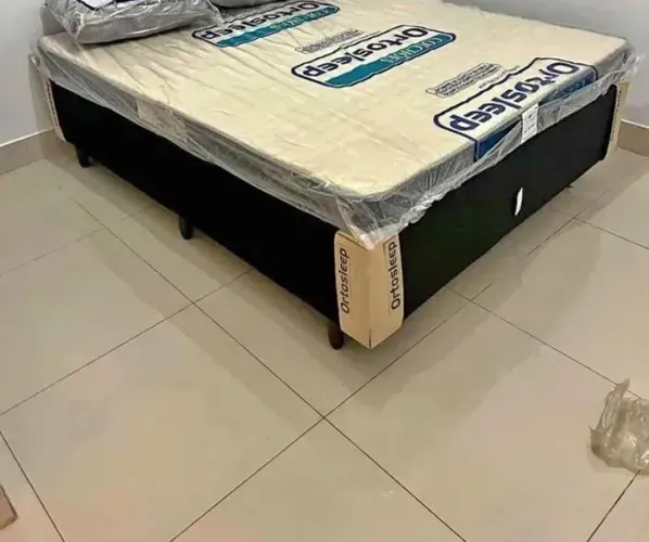 Vendo cama box casal nova com 1 mês de uso