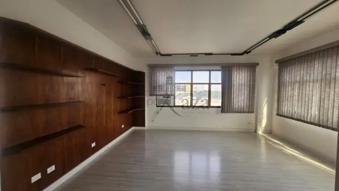 Oportunidade - Sala Comercial - Centro - Edifício América - 39m².