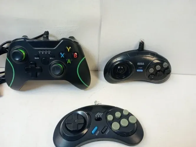Kit Lote 3 Controles de Videogame (Sega Mega Drive Original + Estilo Xbox PC) - Para Peças