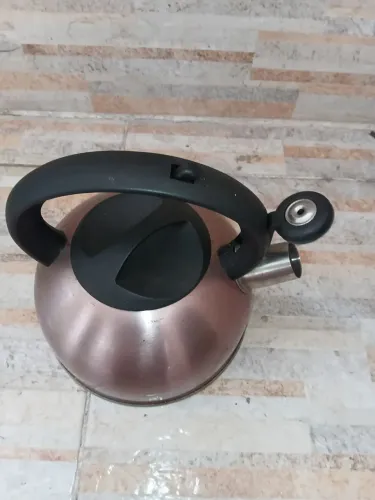 CHALEIRA COM APITO