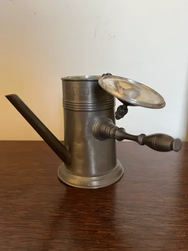 Cafeteira em estanho