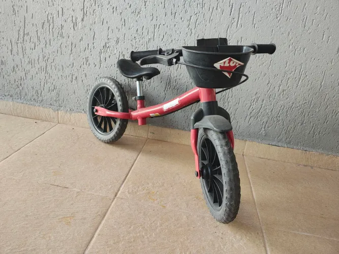 Bicicleta de equilíbrio infantil