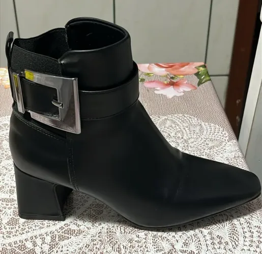 Vendo bota nova