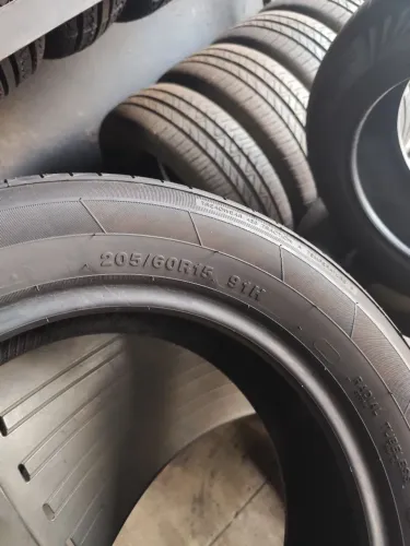 Pneu 205/60/15