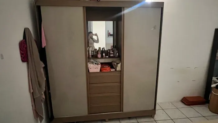 Guarda roupa em perfeito estado