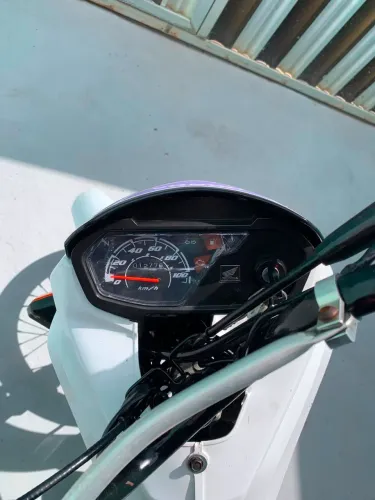 Vendo pop branca ainda Financiada