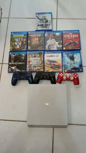 Console PS4 Slim 1 TB completo na cor branca 3 controles 9 jogos