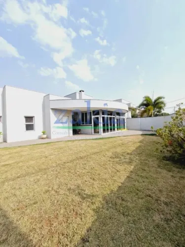 OPORTUNIDADE! Lindíssima Casa no cobiçado Condomínio Estância Hípica em Nova Odessa/SP