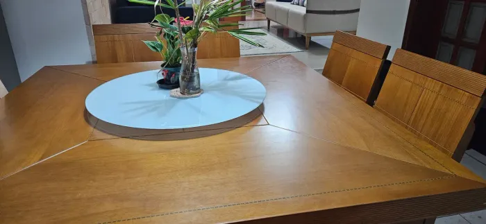 Mesa madeira quadrada com 8 cadeiras