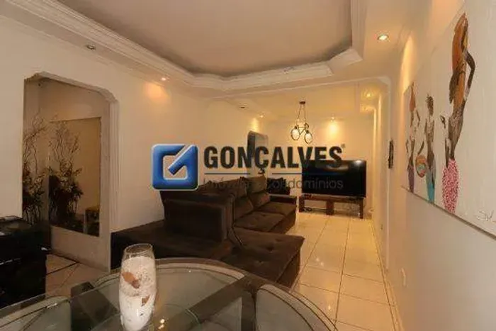 Casa à venda em Santo André (Cidade São Jorge) | 3 dormitórios, 1 suíte e 2 vagas
