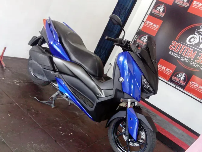 Vendo Xmax 250 aceito cartão
